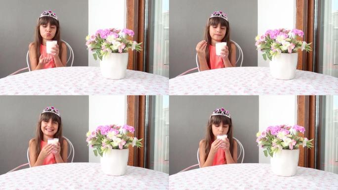 土耳其可爱的小女孩喝牛奶