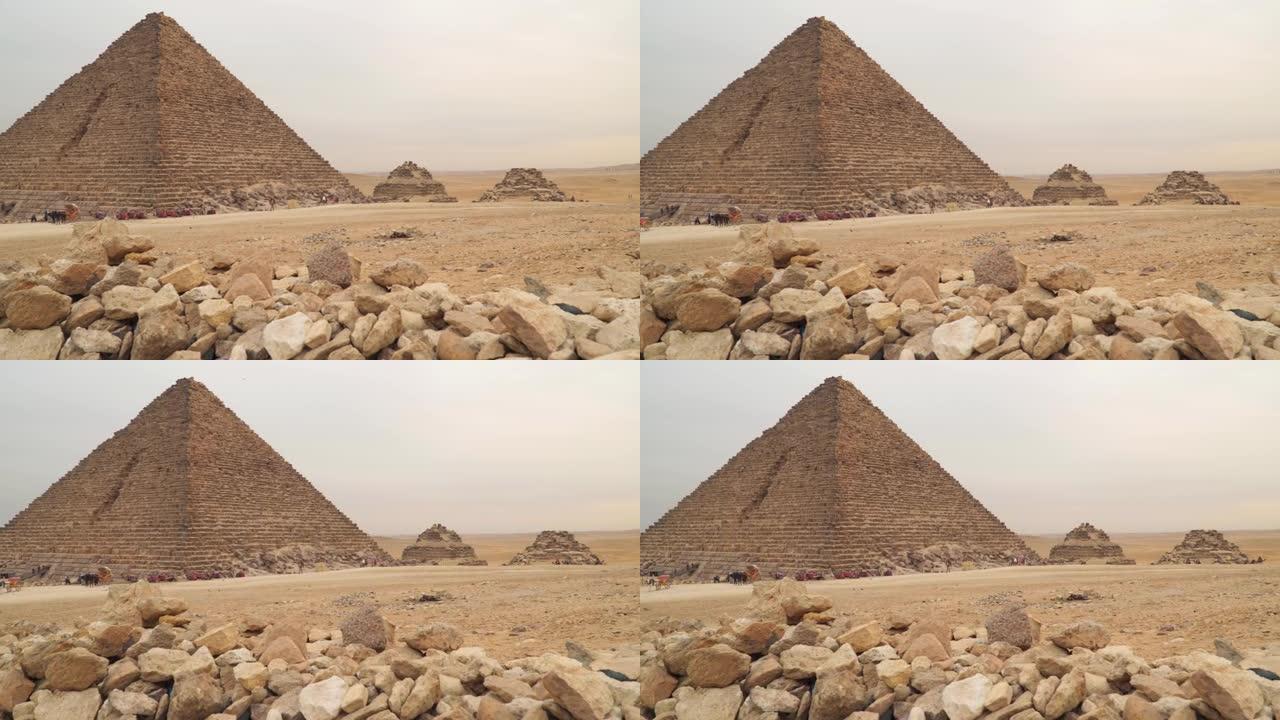 门考尔金字塔是吉萨三座主要金字塔中最小的一座