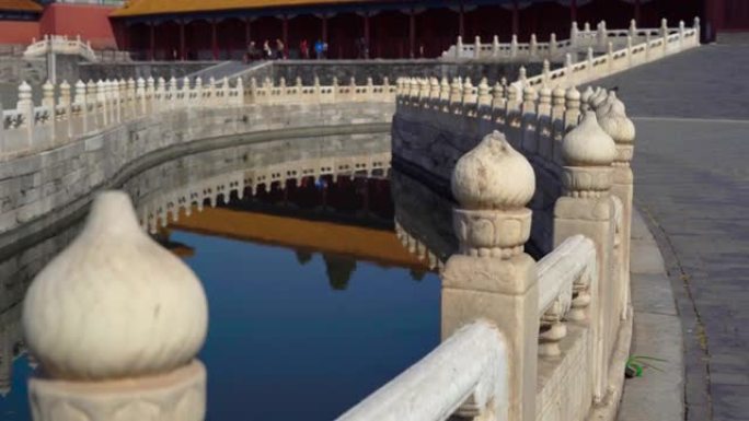 斯坦尼康镜头的内部部分的紫禁城-中国皇帝的古代宫殿。内河水道。