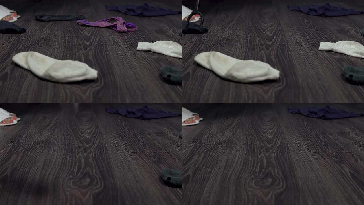 清理房间里散落的脏东西。清洁东西特殊的手动钳。袜子和内裤躺在地板上。