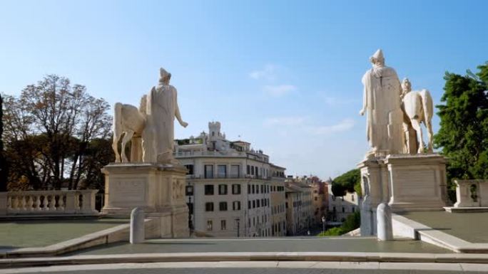 位于意大利首都罗马市中心的卡比托利山的迪奥斯库里Castor和polx雕塑全景