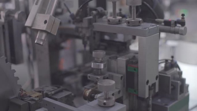 工厂加工圆锯片的自动设备