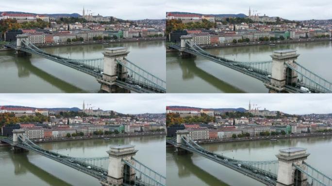 匈牙利布达佩斯的链桥，状况不佳，翻新前。