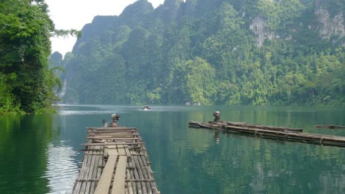 泰国赤澜湖上的竹筏