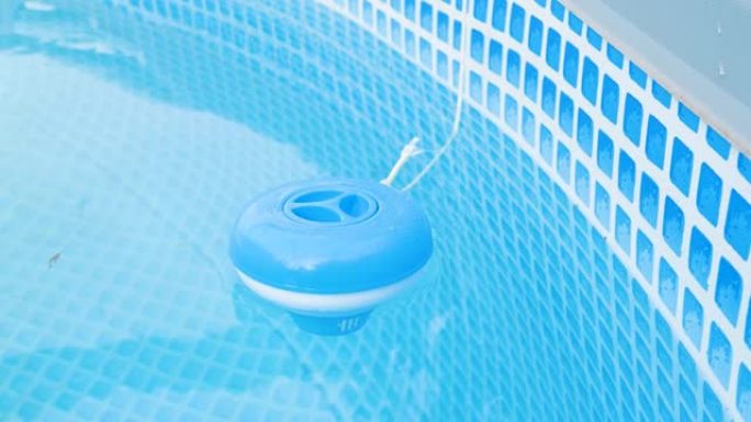 游泳池中水的消毒和氯化。污染池氯离子分配器的净化