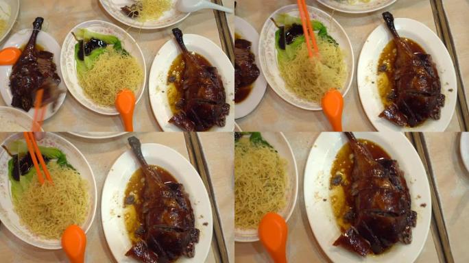 烤鹅面条顶视图一起吃香港食物筷子
