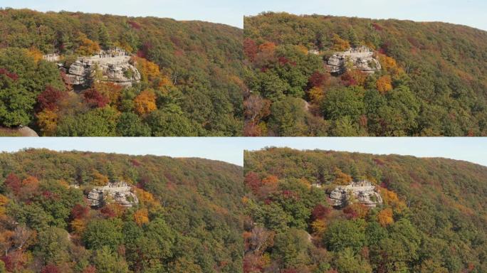 库珀斯岩石州立公园的全景俯瞰着西弗吉尼亚州的作弊河，秋天的颜色
