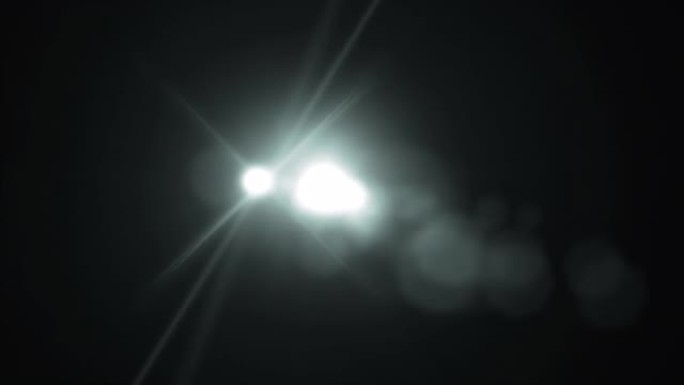 数字亮光效果镜头在垂直居中的黑色背景上从左侧向右侧闪烁聚光灯。浅蓝色绿色光束动画。4k镜头耀斑视频元