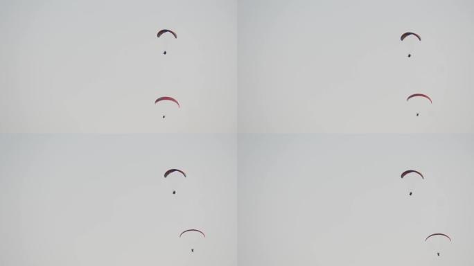 空中飞行的滑翔伞。