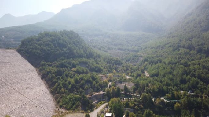 阿拉尼亚土耳其暗礁堤防，土耳其景观松林和水库暗礁