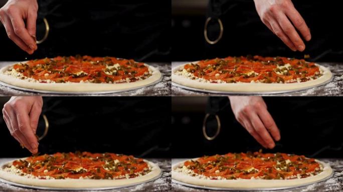 手在披萨上撒上腌制的辣椒粉，慢动作特写
