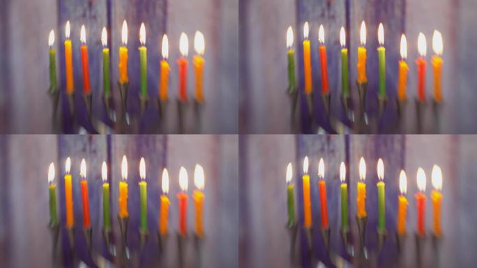 光明节点燃光明节的八支蜡烛在犹太节日的第七天燃烧，所有的焦点都模糊了