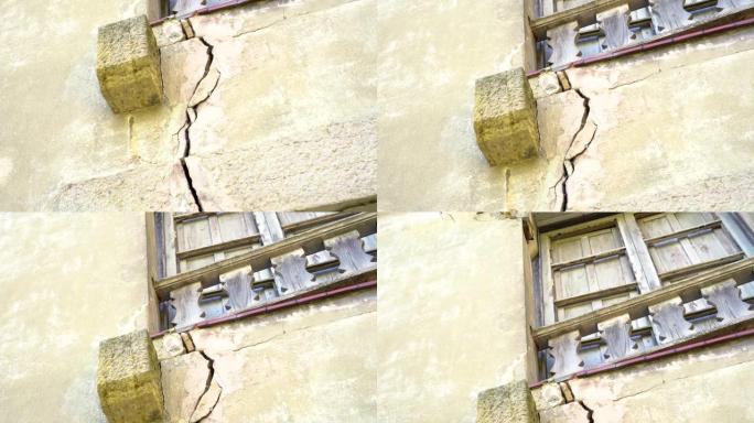 一栋建筑物的墙壁被毁，有一扇古老的木窗，百叶窗和裂缝