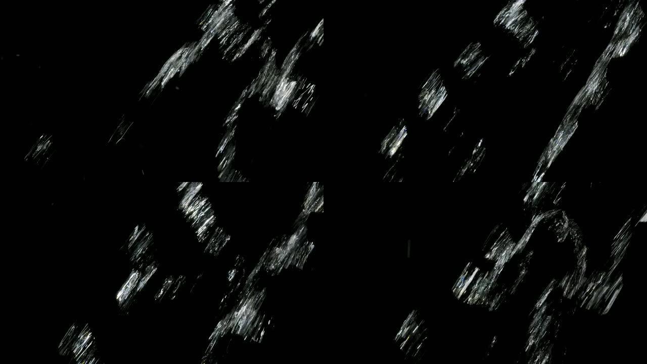 尘埃黑色背景上抽象风格的水流喷射水。抽象液体形状。慢动作特写