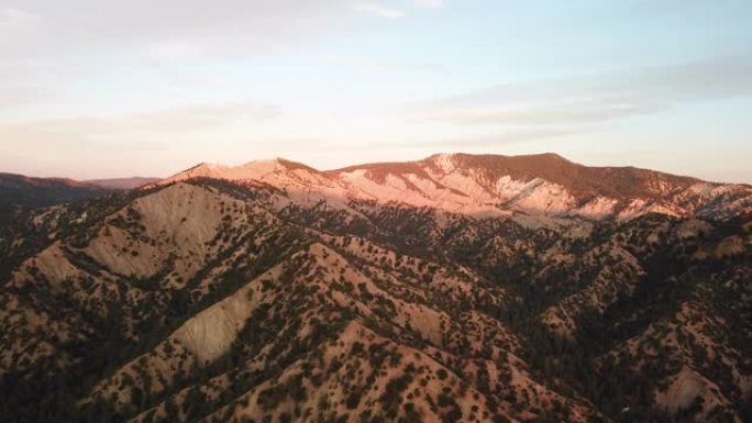 空中无人机沙漠山脉加利福尼亚