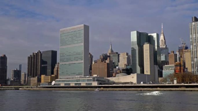 纽约东河晴天，罗斯福岛的联合国总部大楼景观