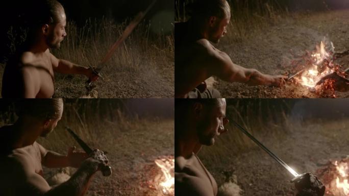 光着膀子的肌肉剑客抓住剑并在热煤中拔出剑，然后抚摸它并以象征性的仪式将其举到鼻子上。