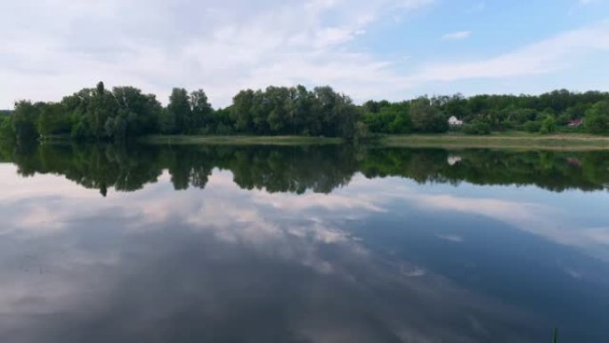 自然的时间流逝水天一色晴空万里天空倒影