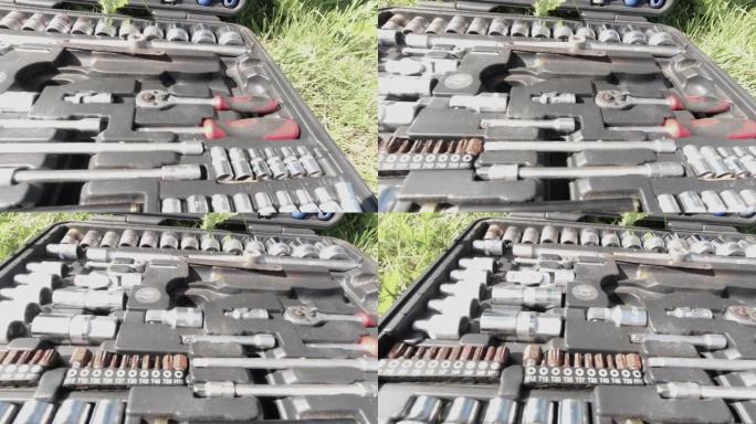 白俄罗斯明斯克-2020年7月17日: 带扳手的汽车修理工具包手提箱