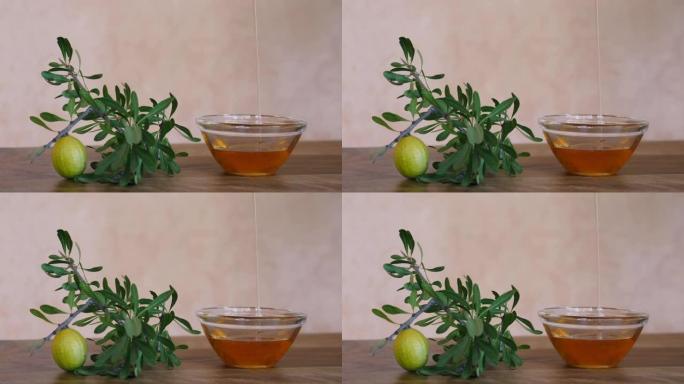 将纯净，正宗的有机摩洛哥坚果油倒入玻璃碗中。