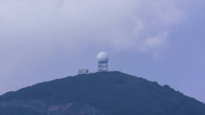 山中的延时天文观测望远镜