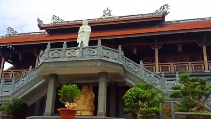 Tu Sac Khai Doan塔是顺化的Ruong house和Ede的long house Bu