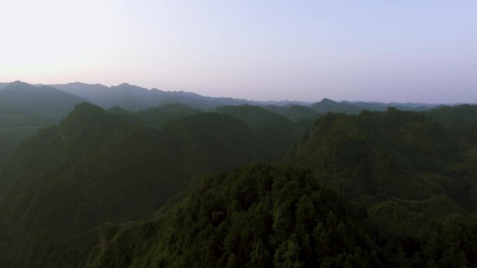 连绵不绝山峰