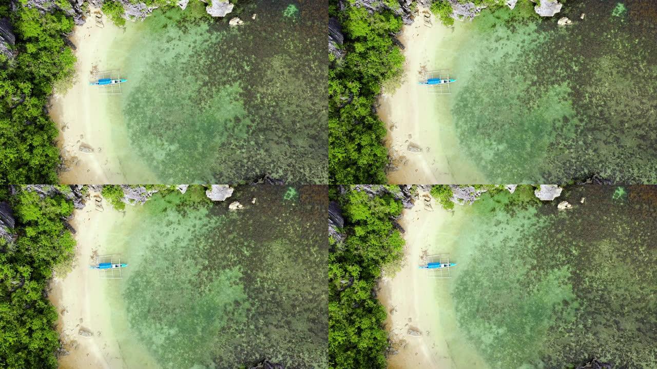 环礁和绿松石泻湖上的热带岛屿。岩石岛，白色沙滩，鸟瞰图