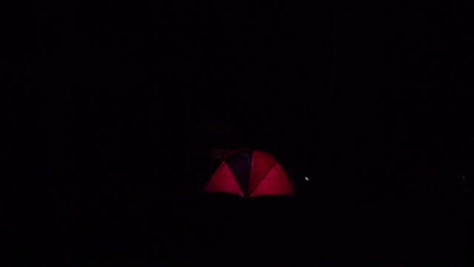 夜间露营帐篷