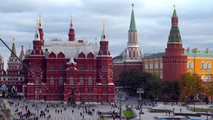 莫斯科红场与国家历史博物馆和克里姆林宫。