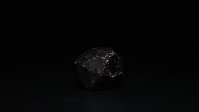 铁铝榴石矿石标本