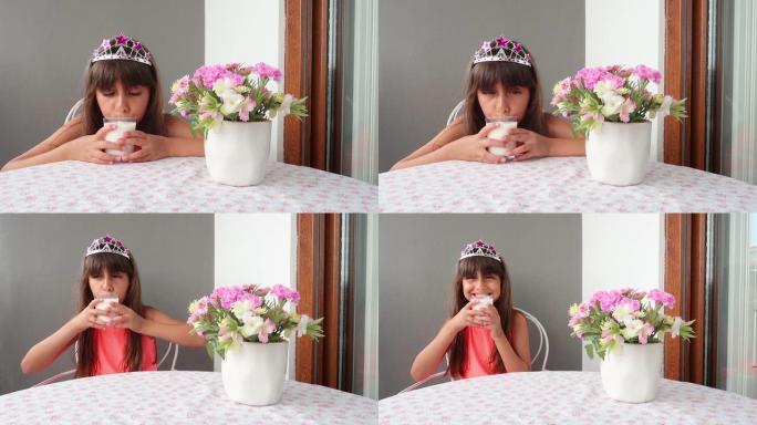土耳其可爱的小女孩喝牛奶