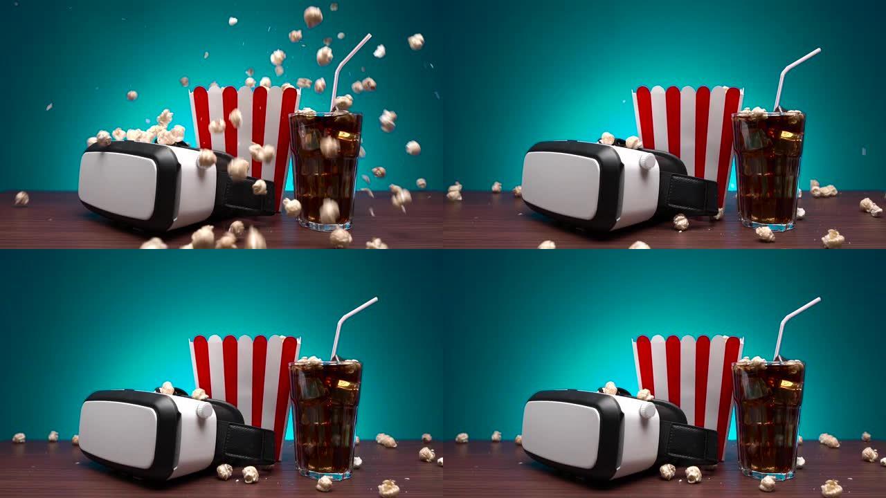 慢动作爆米花从盒子里飞出。桌上摆着一个虚拟现实耳机、一盒爆米花和一杯加冰的可乐饮料。