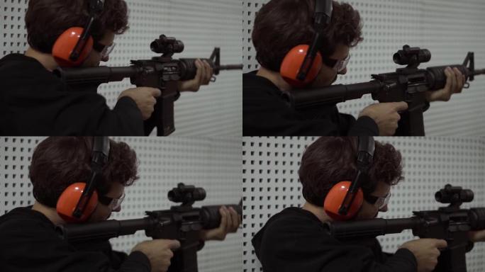男子在耳机射击范围内射击