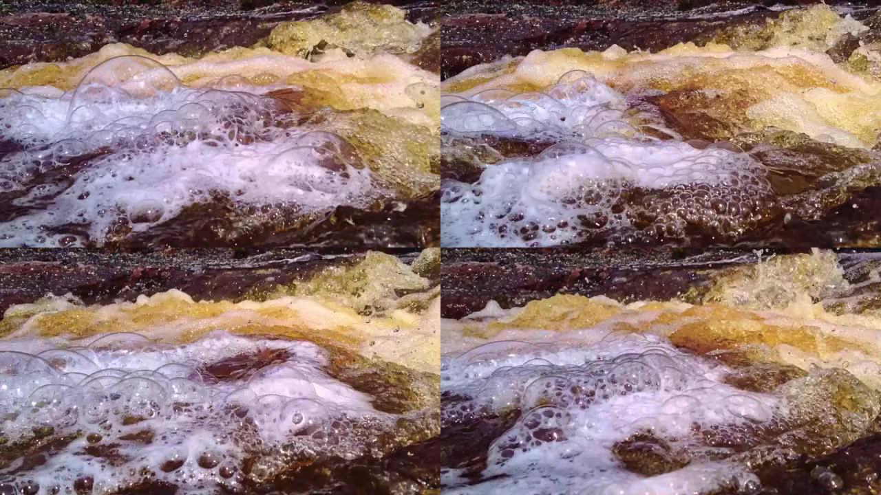 特普依河上的金色水