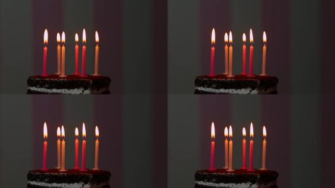 粉色背景上燃烧蜡烛的生日蛋糕