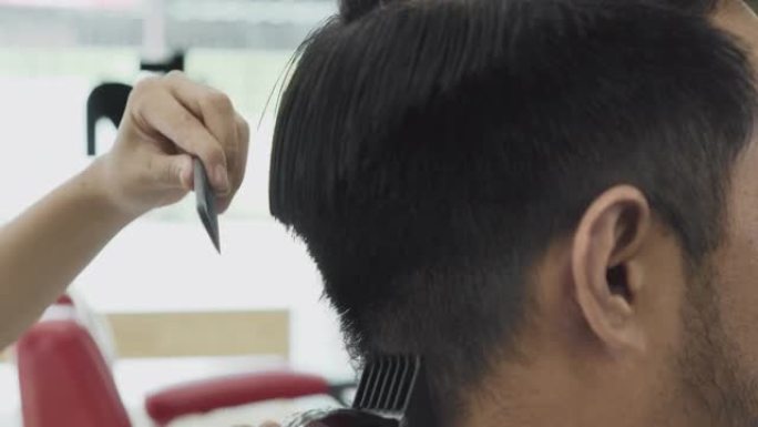 亚洲男子在理发店理发
