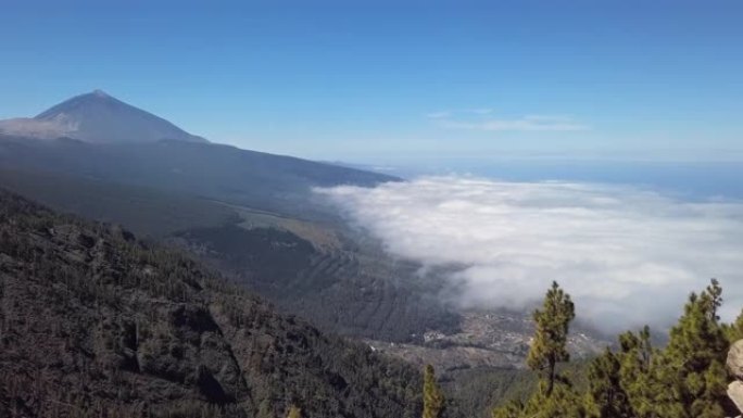 Teide火山和云层的空中全景覆盖了西班牙加那利群岛特内里费岛的Puerto de la Cruz和