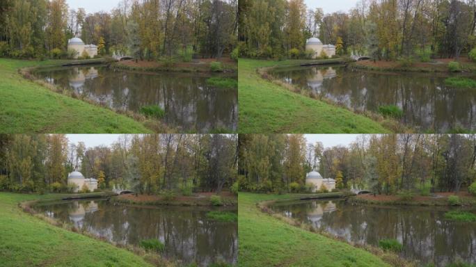圣彼得堡秋季冷浴亭和半人马桥的巴甫洛夫斯克公园