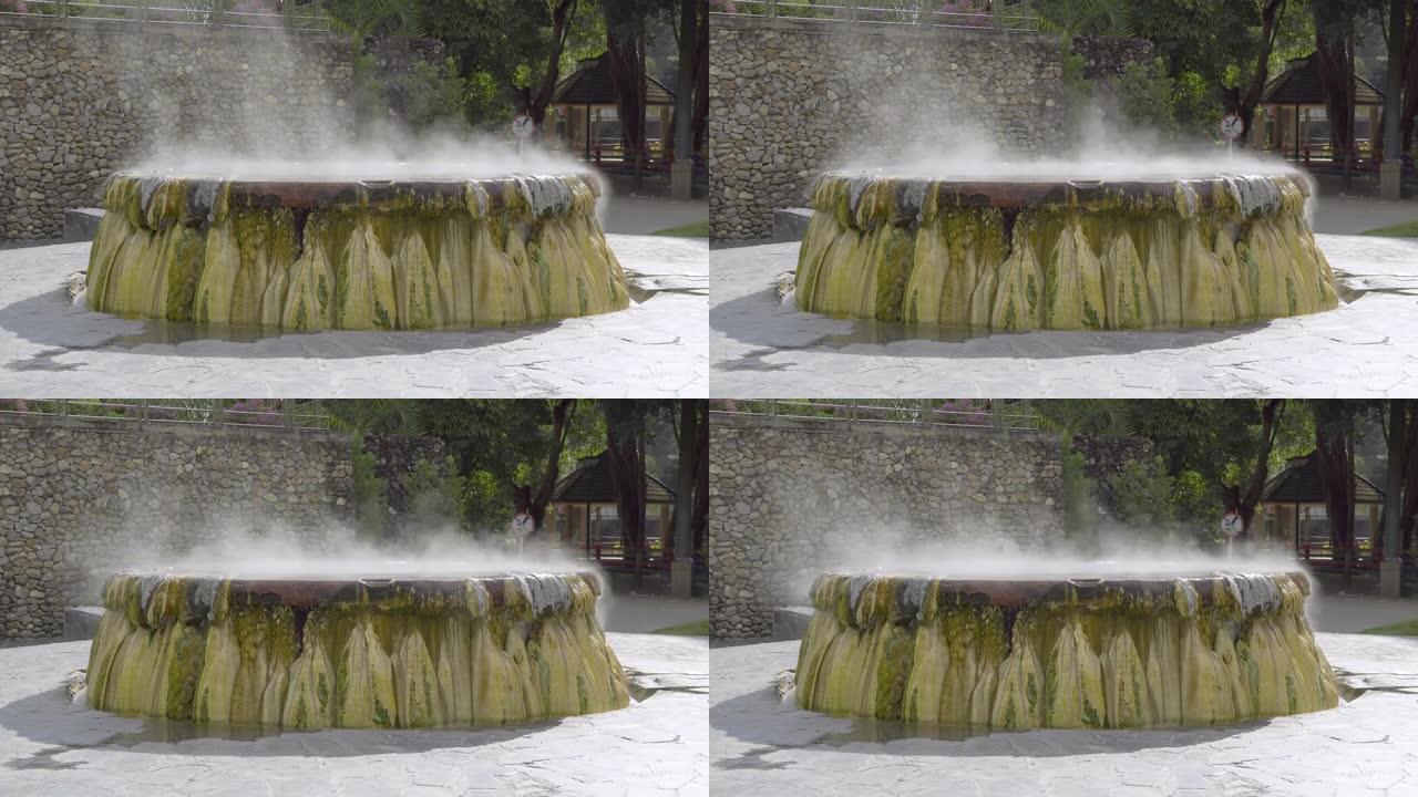 泰国拉廊Raksa Warin公园著名的天然温泉。