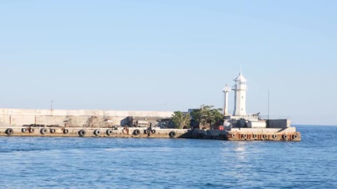 雅尔塔湾的灯塔。雅尔塔市。克里米亚