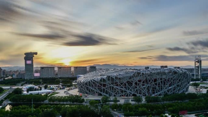 延时。北京地标，国家体育场 (鸟巢) 奥林匹克体育中心，日落，中国。
