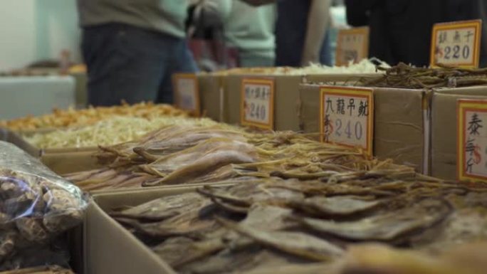 中国街头咖啡馆展示的不同美味海鲜