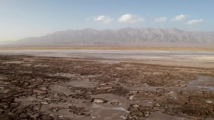 旱地，中国青海盐湖边的土壤。