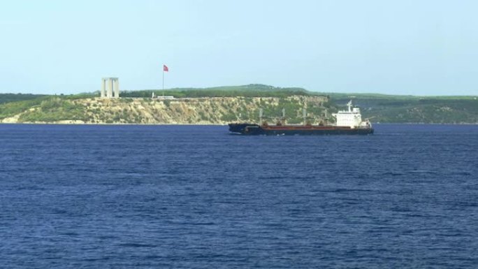 达达尼尔海峡的油轮