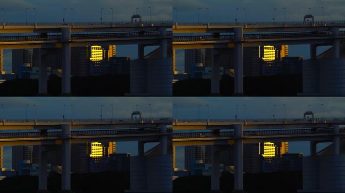 日落时的东京湾/彩虹桥