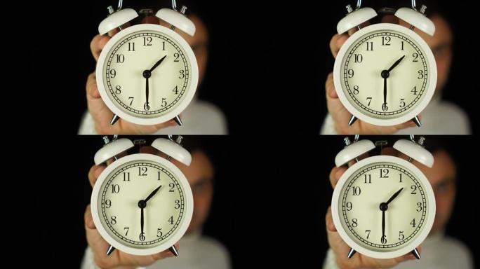 1:30点。人类手握闹钟，显示三点半钟并响起。