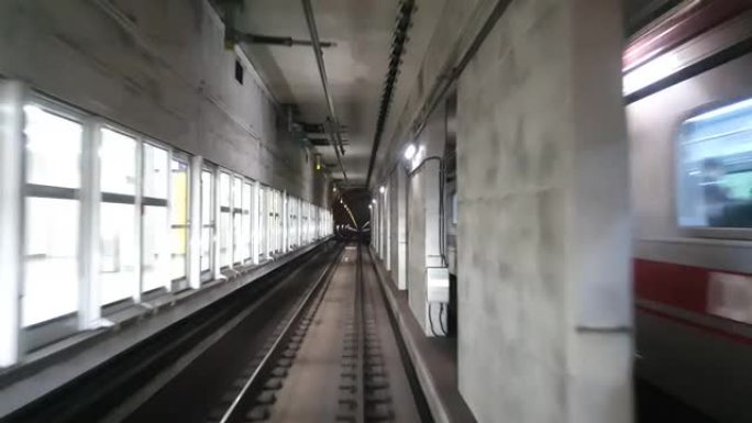 进入被强光照亮的地铁站的视频