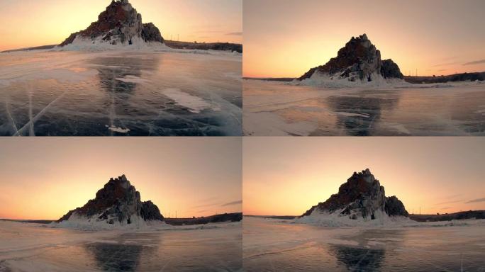 俄罗斯西伯利亚贝加尔湖日落时的沙曼卡岩石景观，在冰冻的水中自然破冰。