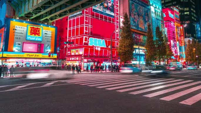 4k延时: 晚上在东京的秋叶原附近的电子游戏，电子游戏，动漫在秋叶原附近的行人拥挤和游客购物的权利